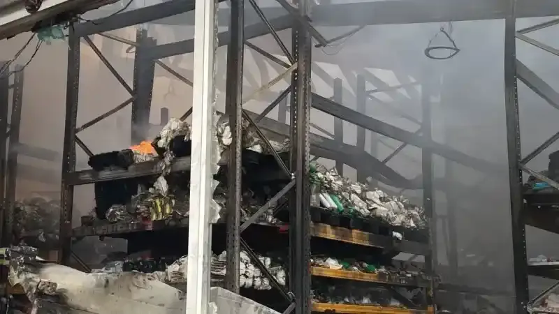 Market yangınında bin 350 metrekare kapalı alanın tamamı kül oldu
