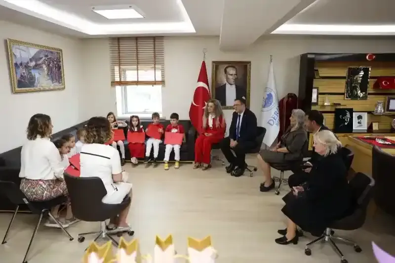 Başkan Gökçe 23 Nisan coşkusunu çocuklarla paylaştı