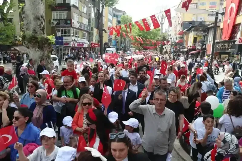 23 Nisan kortejiyle İzmit neşe ve sevinçle doldu taştı