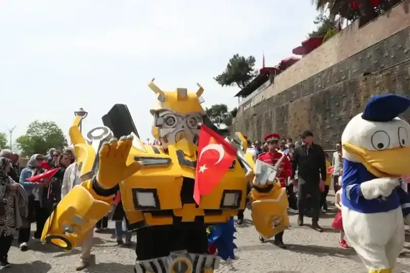 23 Nisan kortejiyle İzmit neşe ve sevinçle doldu taştı
