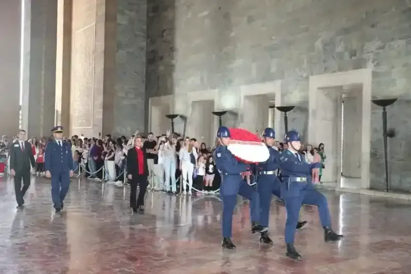 Hürriyet, Anıtkabir’i ziyaret etti
