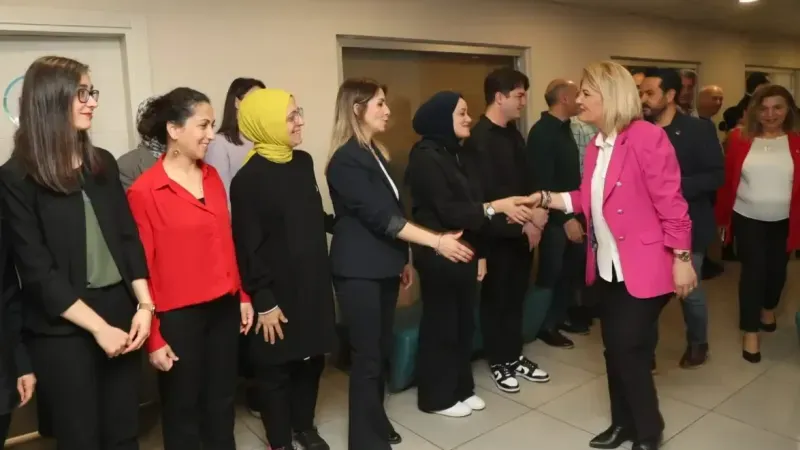 Başkan Hürriyet ve ekibi, mesaiye personeli ziyaret ederek başladı
