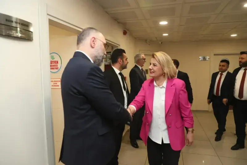 Başkan Hürriyet ve ekibi, mesaiye personeli ziyaret ederek başladı