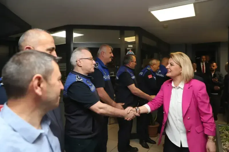 Başkan Hürriyet ve ekibi, mesaiye personeli ziyaret ederek başladı