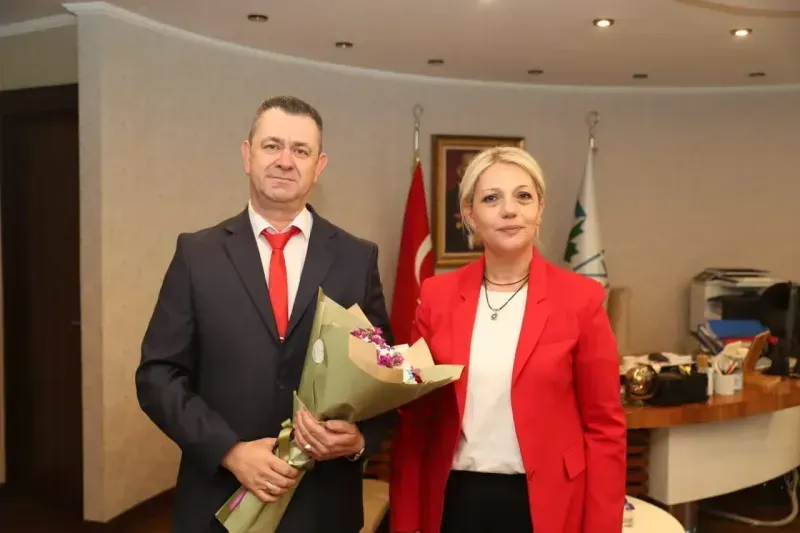 İzmit Belediyesi müdürlüklerinde devir teslim töreni yapıldı
