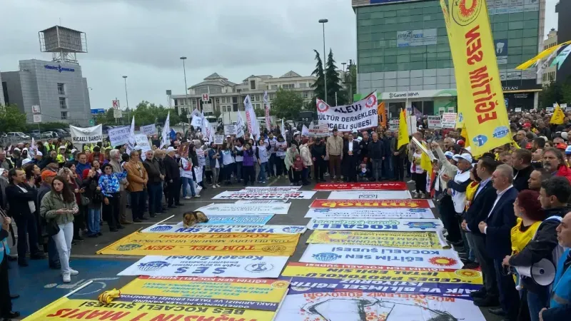 İzmit, işçilerin gününü coşkuyla kutladı