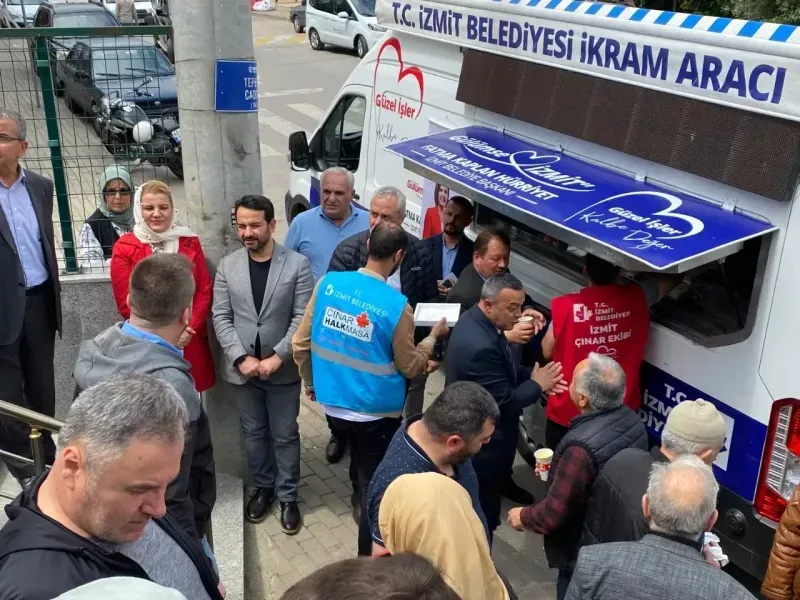 Başkan Hürriyet, Cuma namazı sonrası Tepeköy Kemer Camii cemaatiyle buluştu