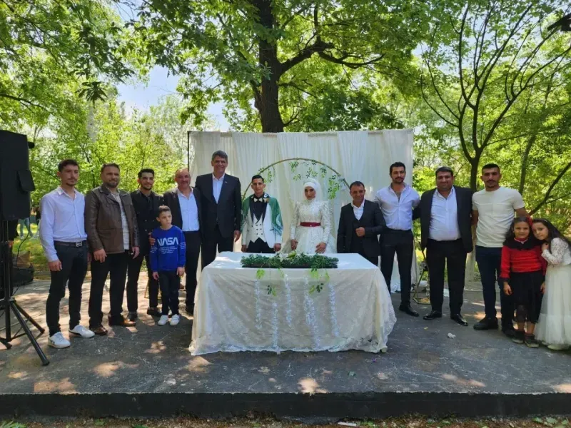 Başkan Kocaman mutluluklara ortak oluyor