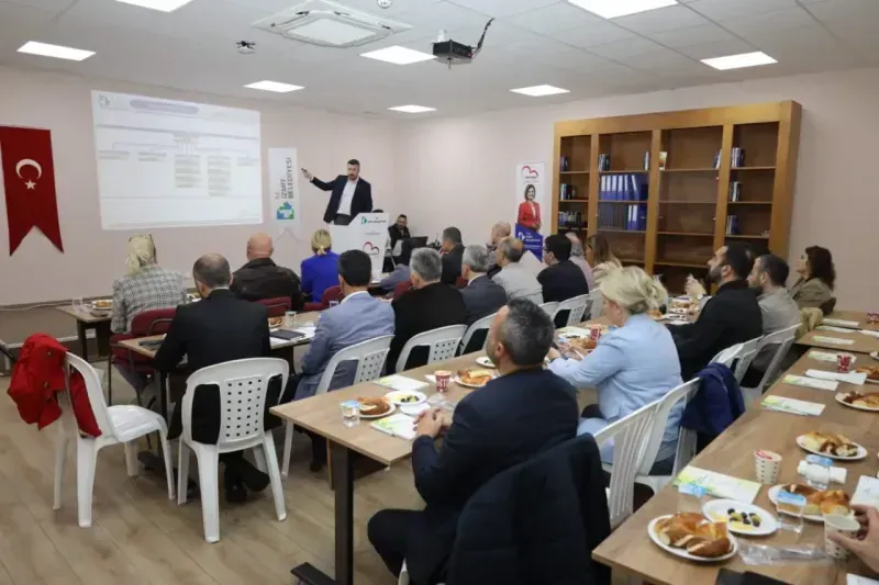 İzmit Belediyesinin güçlü kadrosu yapılacak projeleri görüştü