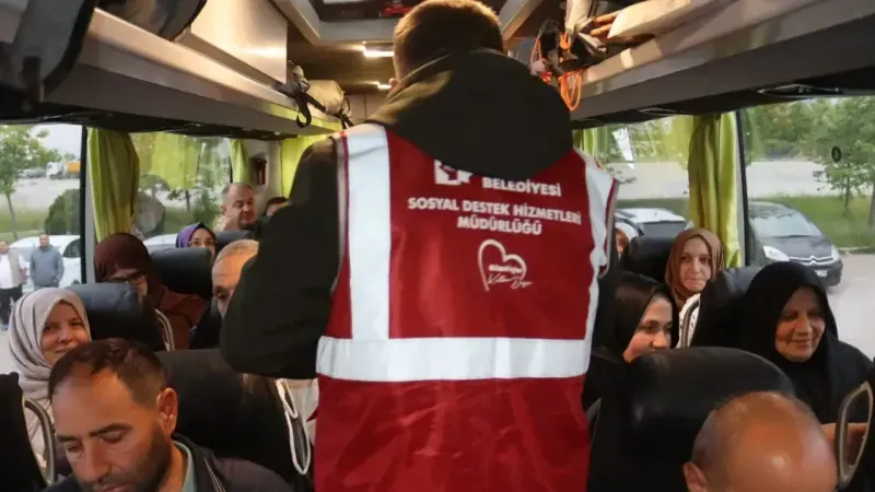 İzmit Belediyesi hacı adaylarını hediyelerle uğurladı 