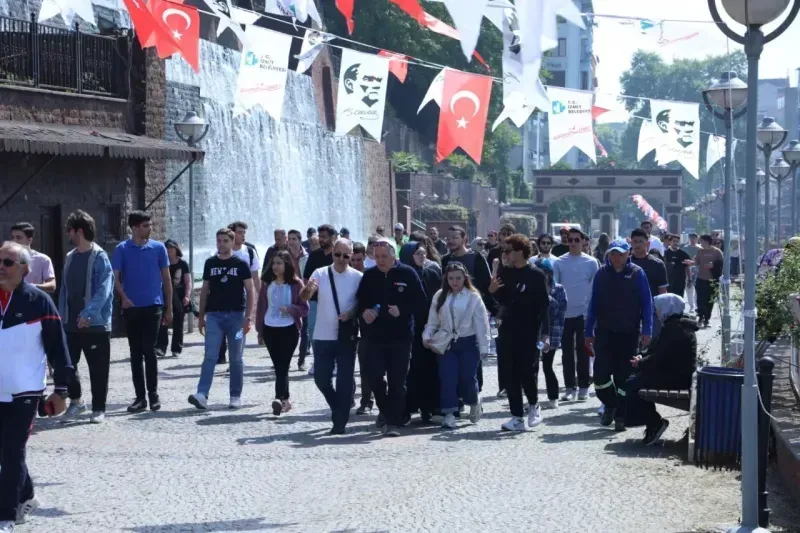 İzmitli gençler, 19 Mayıs Gençlik Yürüyüşünde buluştu