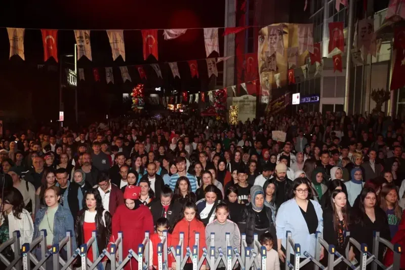 İzmitliler 19 Mayıs’ta DJ Ali Taş ile doyasıya eğlendi
