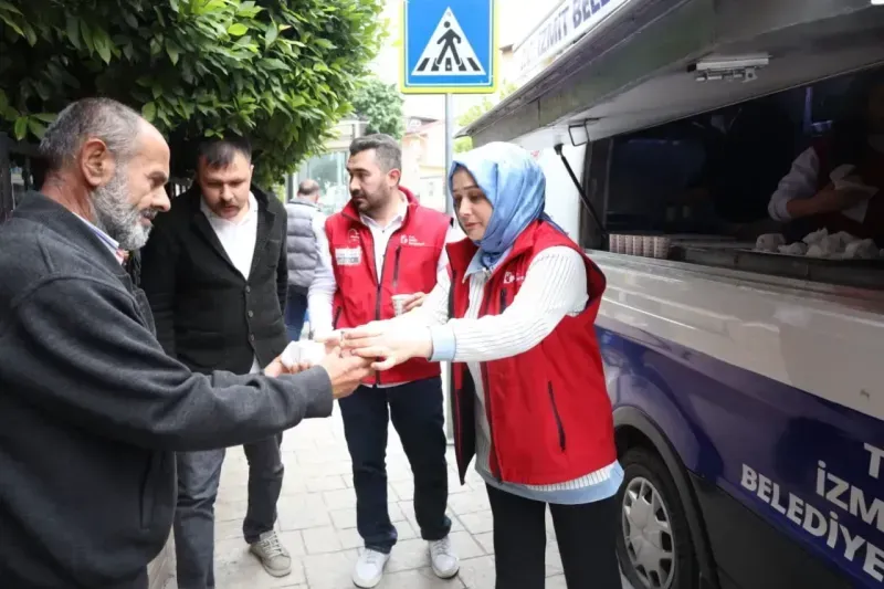 İzmit Belediyesi camii cemaati ile buluşmaya devam ediyor