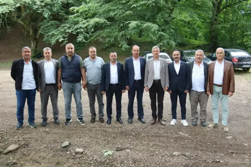 İzmit Belediyesi köylerde de vatandaşları yalnız bırakmıyor