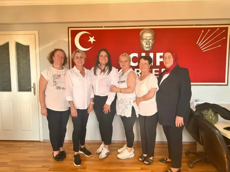 CHP Kartepe Kadın Kolları'nda Münevver Arslan seçilmiş başkan