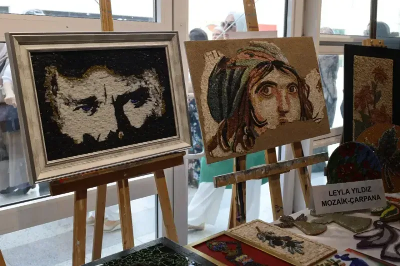 İZMEK Yılsonu Sergileri Nikomedia Sanat Galerisi’nde Görücüye Çıktı