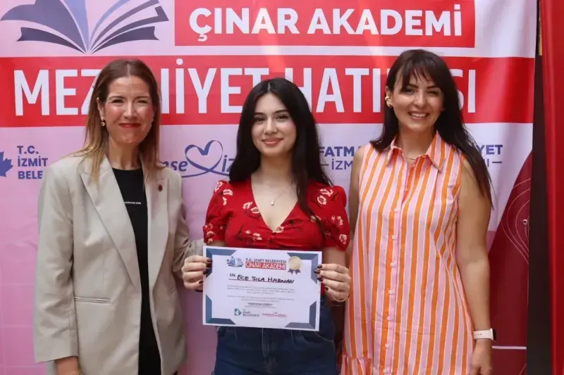 Çınar Akademi'den üniversite sınavı öncesi mezuniyet ve motivasyon etkinliği