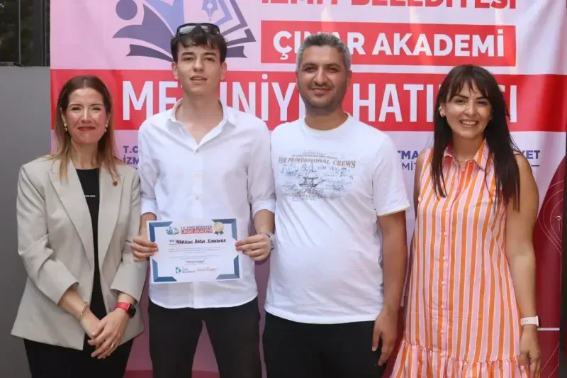Çınar Akademi'den üniversite sınavı öncesi mezuniyet ve motivasyon etkinliği
