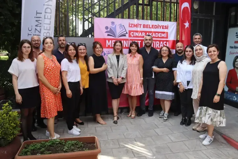 Çınar Akademi'den üniversite sınavı öncesi mezuniyet ve motivasyon etkinliği