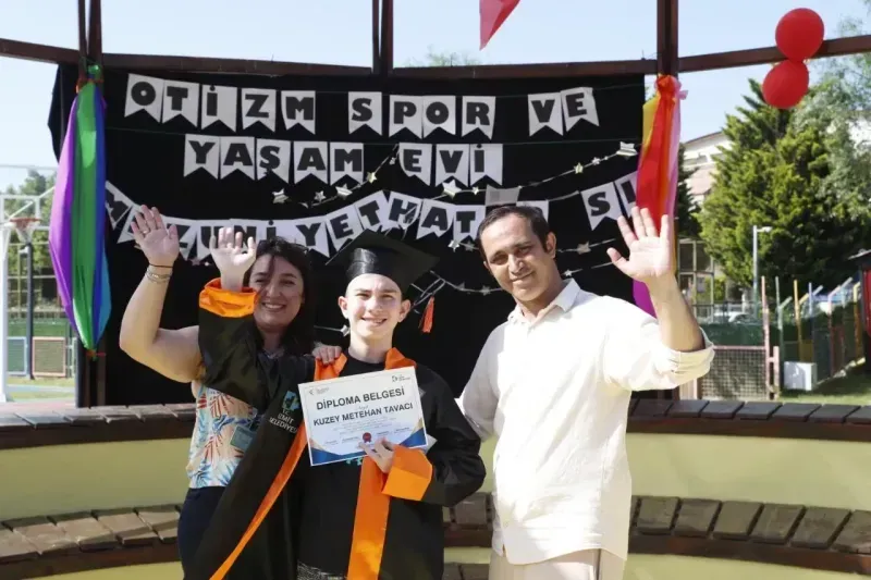 İzmit Belediyesi Otizm Spor ve Yaşam Evi ilk mezunlarını kutladı
