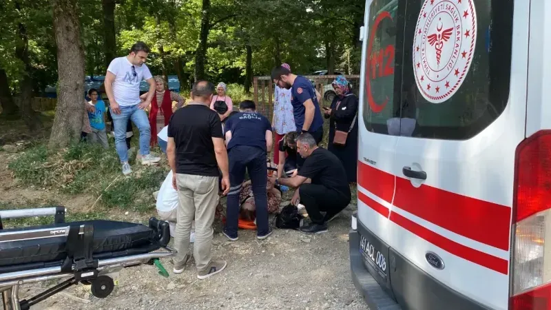 Kocaeli'de kafa kafaya çarpışma: Araçlar hurdaya döndü, iki yaralı!