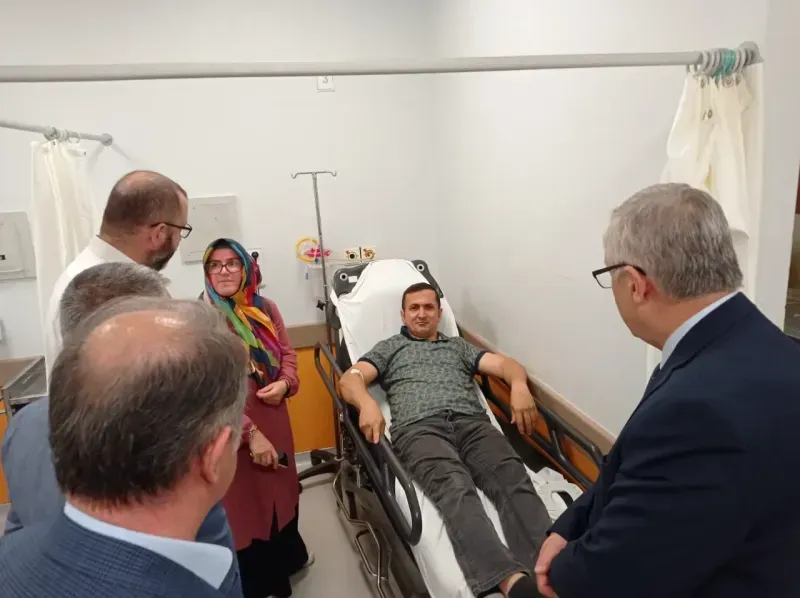 Büyükşehir Genel Sekreter Vekili'nden servis kazasında yaralılara ziyaret