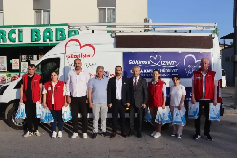 İzmit Belediyesi'nden emekçilere sabah ikramı