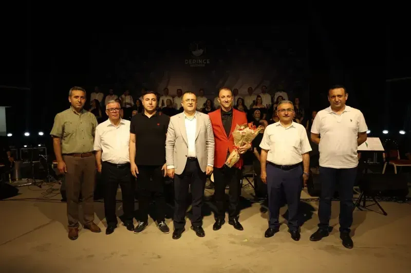Derince Sahili'nde müzik ziyafeti: Öğretmenin Sesi Musiki Gecesi