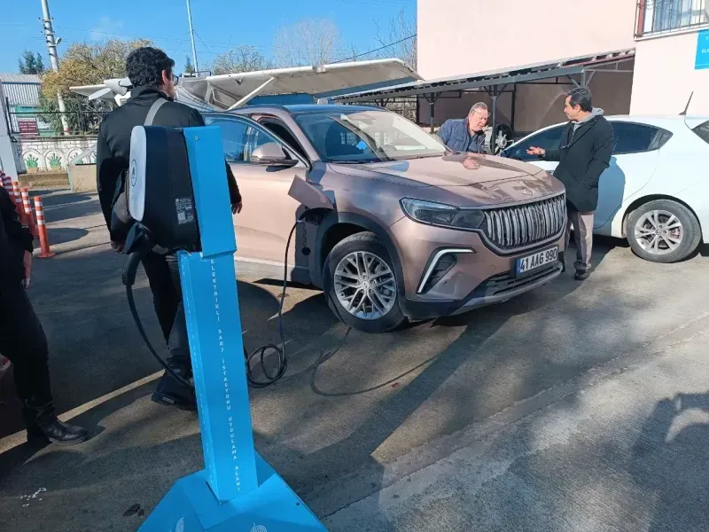 Bu okul enerjisini güneşten alıyor