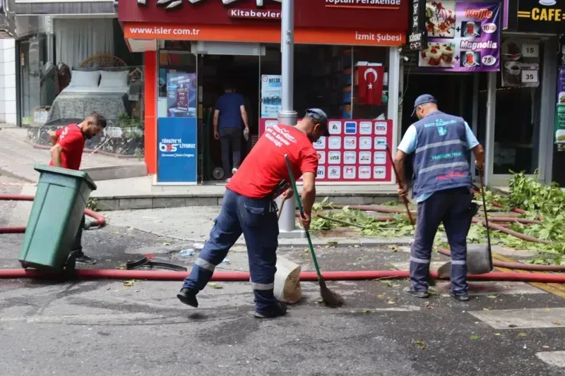 İzmit Belediyesi yangında vatandaşları yalnız bırakmadı