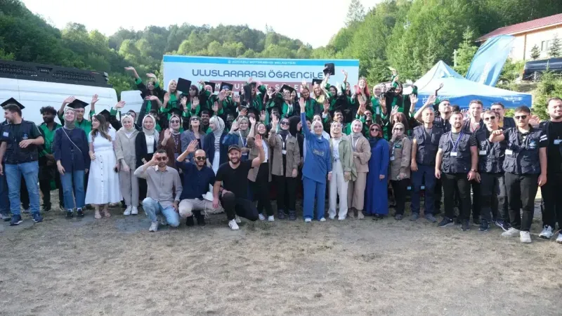 Kocaeli'de uluslararası öğrenciler mezuniyet coşkusu yaşadı