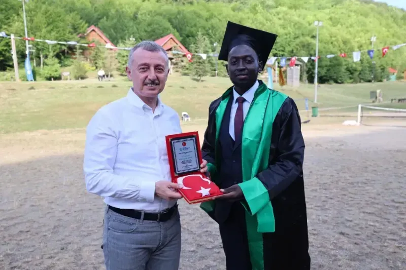 Kocaeli'de uluslararası öğrenciler mezuniyet coşkusu yaşadı