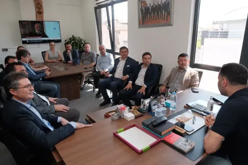 CHP lastik işçilerini mitinge davet etti
