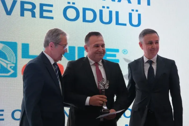 En çevreci sanayi devleri ödüllerini Bakan Özhaseki'den aldı