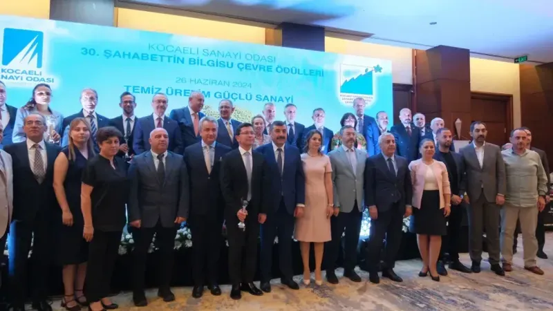 En çevreci sanayi devleri ödüllerini Bakan Özhaseki'den aldı