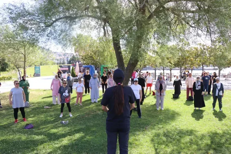 İzmit Belediyesi Sağlıklı Yaşam Yürüyüşlerine yoğun katılım