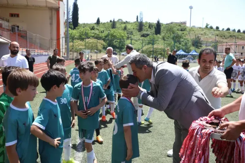İzmit Belediyesi'nden Kurtuluş Kupası Futbol Şenliği