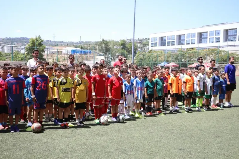 İzmit Belediyesi'nden Kurtuluş Kupası Futbol Şenliği