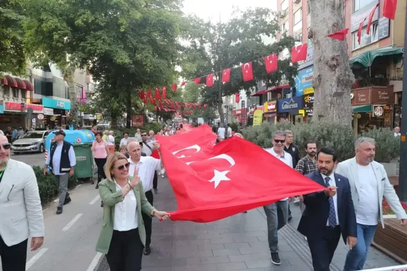 İzmit'in kurtuluşu: Coşkulu kortej ve anlamlı etkinlikler