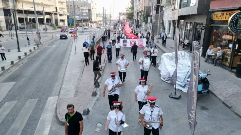 İzmit'in kurtuluşu: Coşkulu kortej ve anlamlı etkinlikler