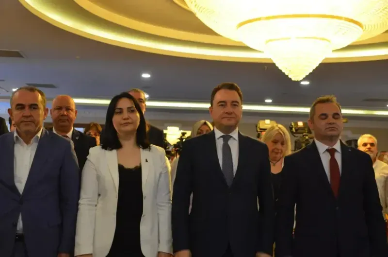 DEVA Kocaeli'de mevcut başkan yeni başkana destek sözü verdi