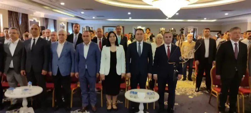 DEVA Kocaeli'de mevcut başkan yeni başkana destek sözü verdi