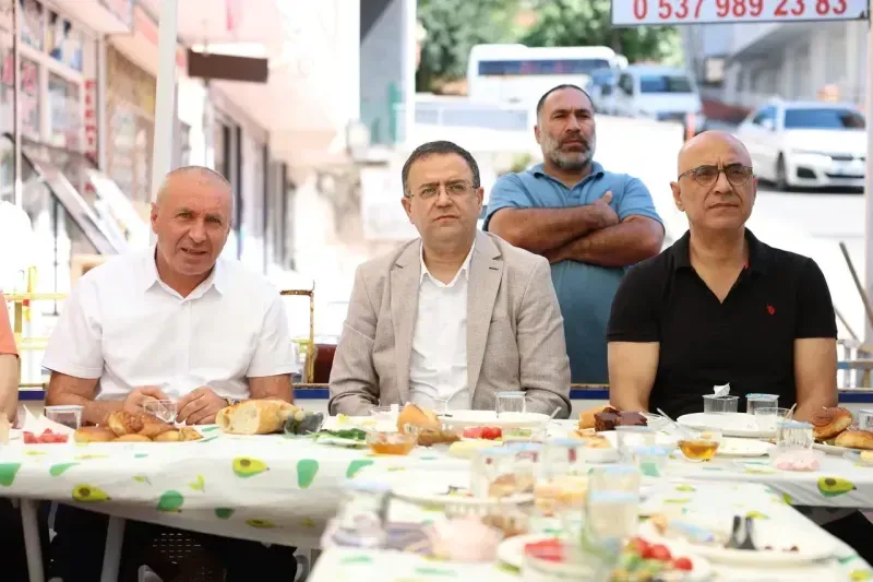 baskan gokce esnaflarla buluştu