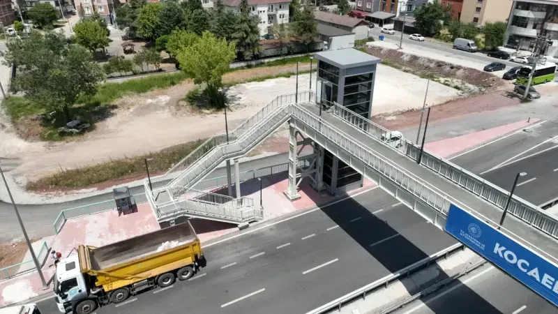 Alikahya stadyum bağlantı yolunda yeni yaya üstgeçidi