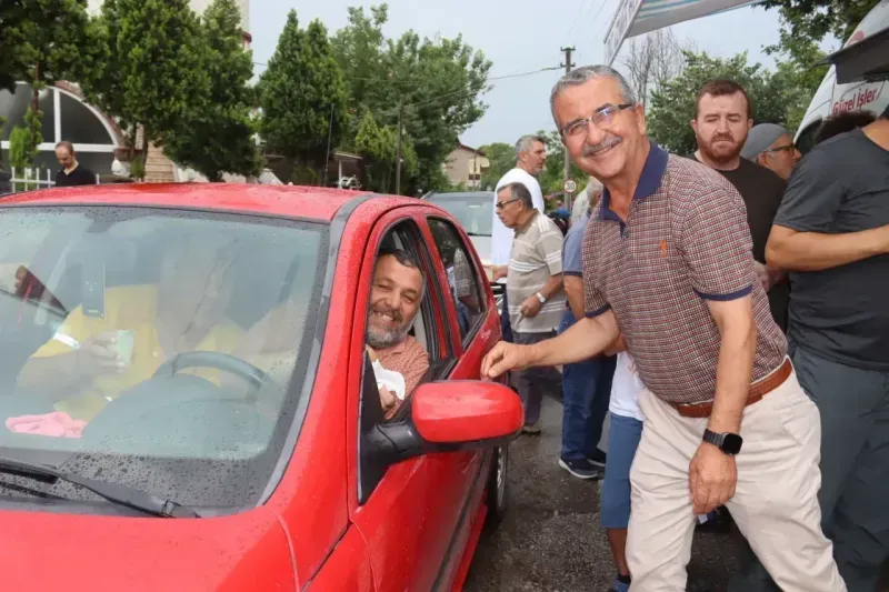 İzmit Belediyesi'nden Cuma Namazı sonrası vatandaşla buluşma