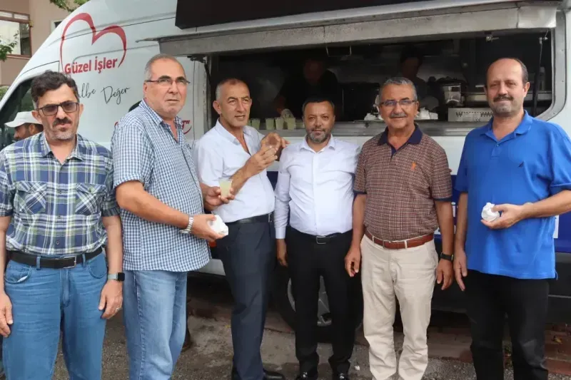 İzmit Belediyesi'nden Cuma Namazı sonrası vatandaşla buluşma