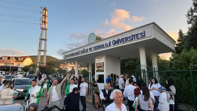 KOSTÜ ilk mezunlarını coşkuyla verdi