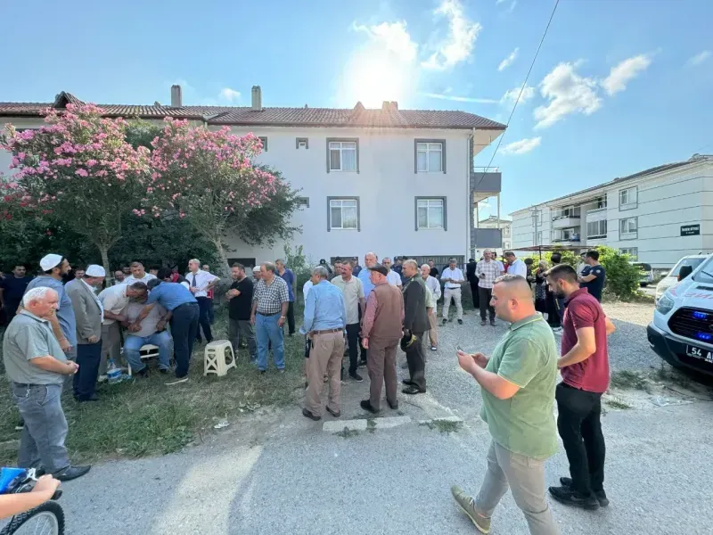 Sakaryalı şehidin baba evine Türk bayrağı asıldı