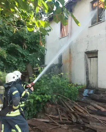 Derince'de çıkan yangın korkuttu