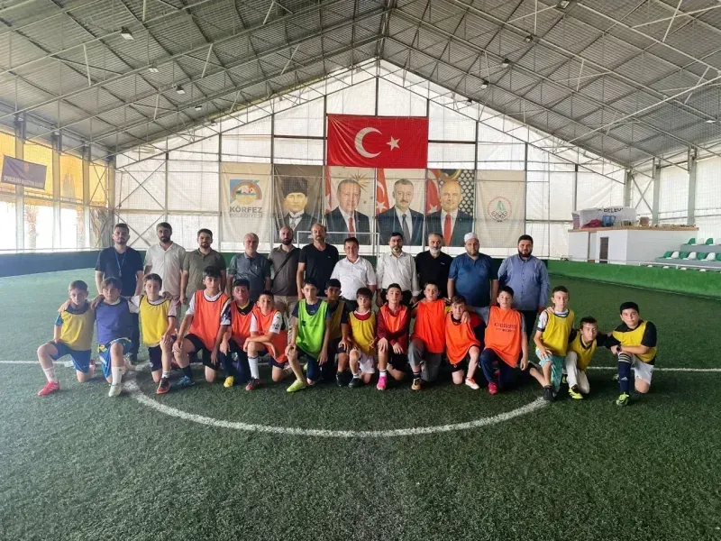 200 öğrencinin mücadele ettiği futbol turnuvası başladı